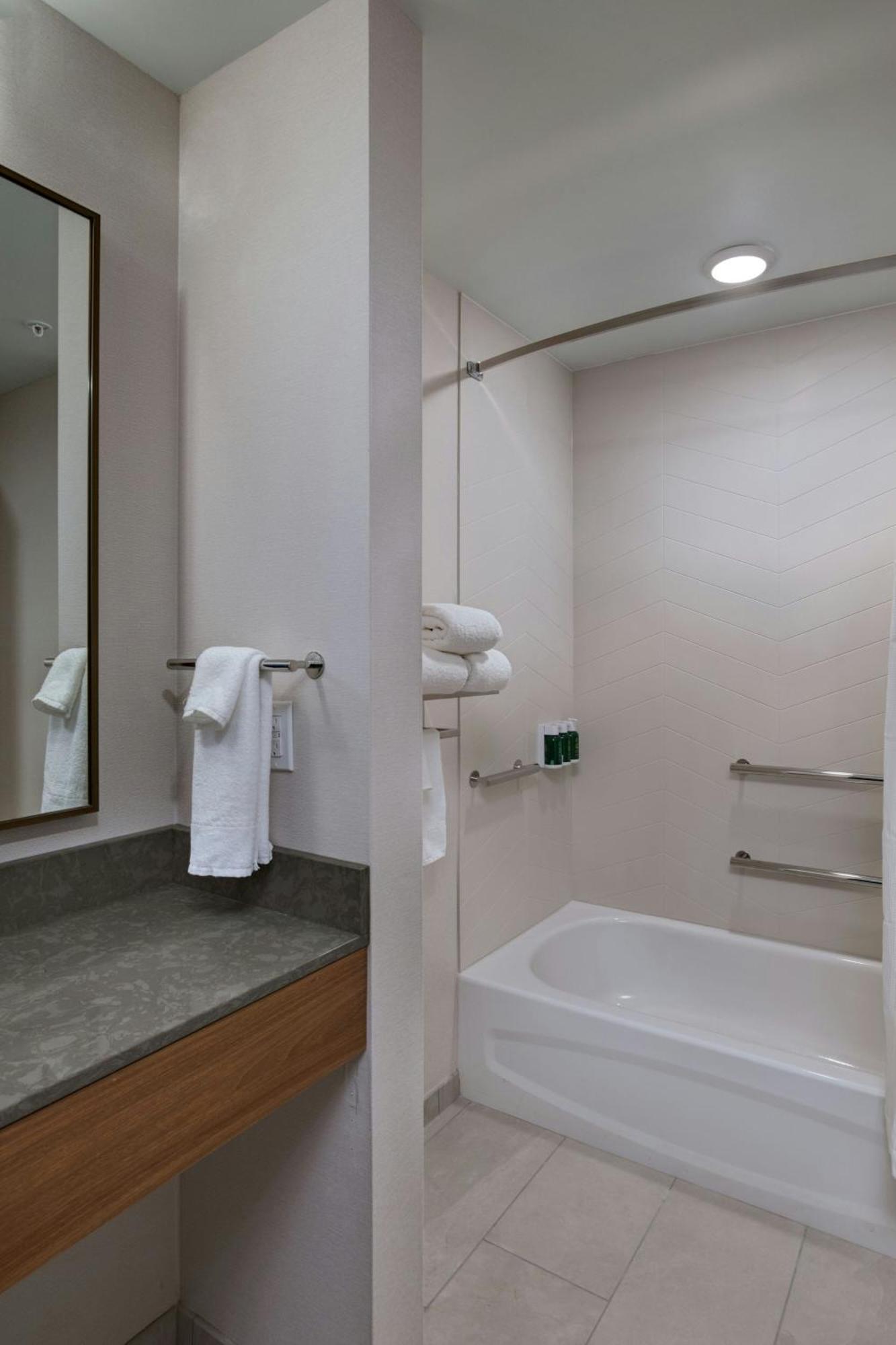Hotel Fairfield And By Marriott St Louis Downtown 3*